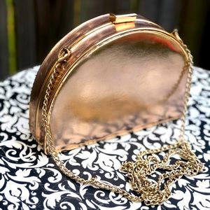 Goldy Chain Crossbody